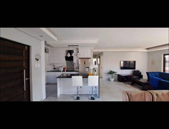 3 BEDROOM FREEHOLD FOR SALE IN SOUTHDOWNS ESTATE